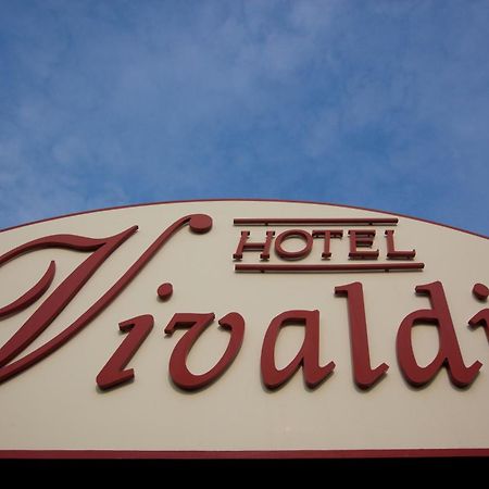 Vivaldi Hotel Westerlo Bagian luar foto